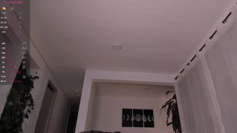 Snapshot of hotay_ chatting on 10/01/25, 12:05 Andrew xdres08 online show from 10/01/25, 12:05