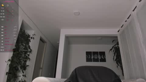 Snapshot of hotay_ chatting on 10/19/25, 12:33 Andrew xdres08 online show from 10/19/25, 12:33