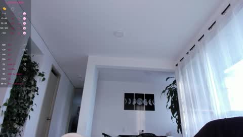 Snapshot of hotay_ chatting on 10/31/25, 10:11 Andrew xdres08 online show from 10/31/25, 10:11