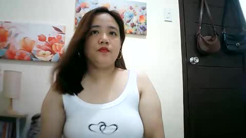 Snapshot of hotbabymomma chatting on 11/24/25, 12:32 Lynn online show from 11/24/25, 12:32