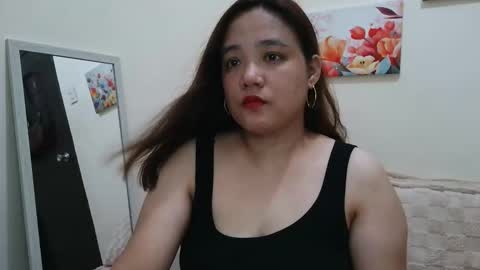 Snapshot of hotbabymomma chatting on 12/15/25, 05:55 Lynn online show from 12/15/25, 05:55