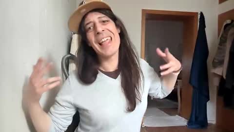 Snapshot of hotbettybellucci chatting on 10/23/25, 08:46 Betty Bellucci online show from 10/23/25, 08:46