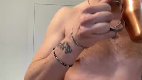 Snapshot of hotblondeguy69 chatting on 10/27/25, 11:58 hotblondeguy online show from 10/27/25, 11:58