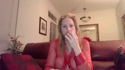 hotblondemilf1962 online show from 12/15/24, 10:28