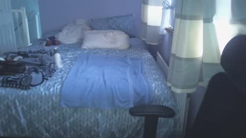 Snapshot of hotboyron chatting on 12/18/24, 10:40 hotboyron online show from 12/18/24, 10:40