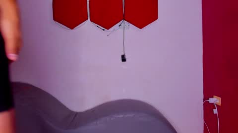 Snapshot of hotbrunne chatting on 12/21/24, 10:40 Astrid Steve coco online show from 12/21/24, 10:40