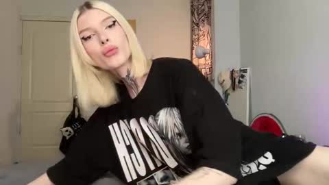 Snapshot of hotchubently chatting on 10/30/25, 08:38 hotchubently online show from 10/30/25, 08:38