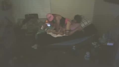 Snapshot of hotcouple1319 chatting on 10/21/25, 04:35 hotcouple1319 online show from 10/21/25, 04:35