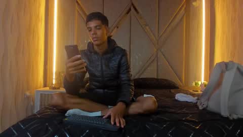 hotcouple_222 online show from 11/24/25, 07:41