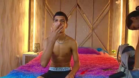 hotcouple_222 online show from 12/01/25, 07:35