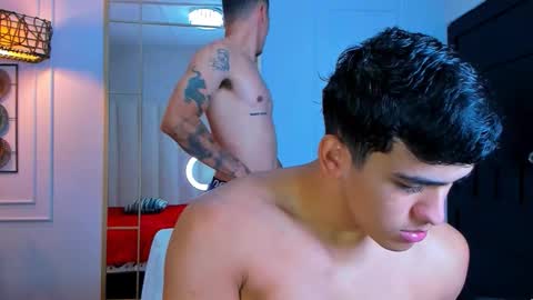 Snapshot of hotcrew_ chatting on 10/29/25, 07:48 Hussain aaron and Ekko online show from 10/29/25, 07:48