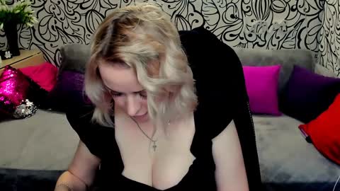Snapshot of hotdreamhere chatting on 01/30/25, 11:33 Alice online show from 01/30/25, 11:33