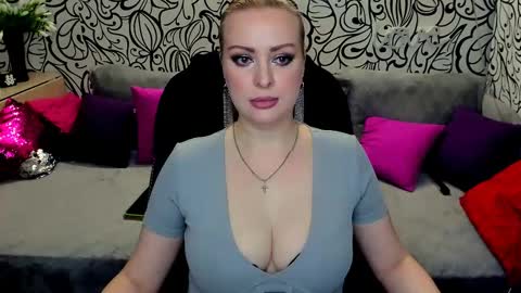 Snapshot of hotdreamhere chatting on 03/01/25, 02:23 Alice online show from 03/01/25, 02:23