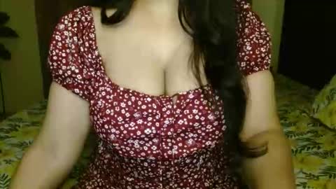 Snapshot of hoteliza6 chatting on 11/15/25, 05:53 Eliza i dont show face in any show online show from 11/15/25, 05:53