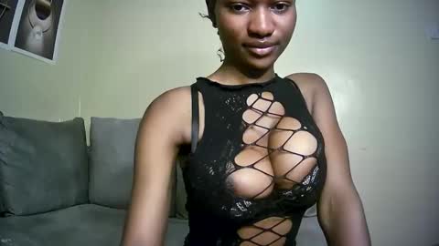 hotfalling706077 online show from 01/11/25, 07:06