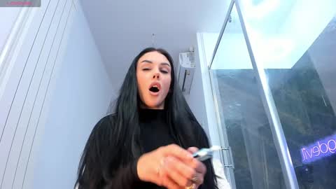 hotfallingdevil online show from 09/24/25, 04:38