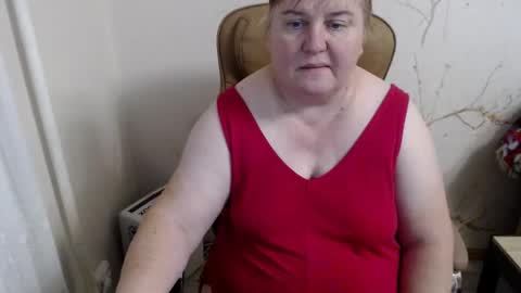 Snapshot of hotfiremommy chatting on 01/27/25, 08:07 LimonkaFire online show from 01/27/25, 08:07