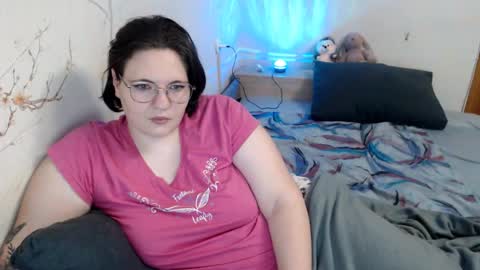 Snapshot of hotfiremommy chatting on 02/02/25, 06:42 LimonkaFire online show from 02/02/25, 06:42