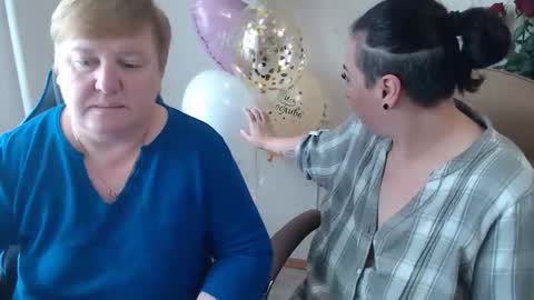 Snapshot of hotfiremommy chatting on 10/14/25, 09:21 LimonkaFire online show from 10/14/25, 09:21