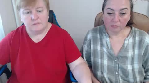 Snapshot of hotfiremommy chatting on 10/28/25, 11:47 LimonkaFire online show from 10/28/25, 11:47
