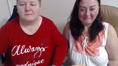 Snapshot of hotfiremommy chatting on 11/24/25, 04:51 LimonkaFire online show from 11/24/25, 04:51