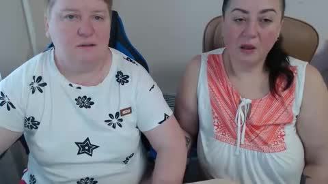 Snapshot of hotfiremommy chatting on 11/28/25, 09:45 LimonkaFire online show from 11/28/25, 09:45