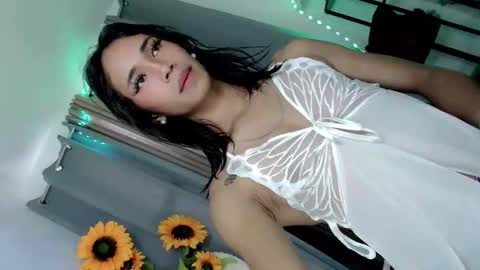 Snapshot of hotgirl_krisxx chatting on 11/17/25, 03:23 hotgirl_krisxx online show from 11/17/25, 03:23