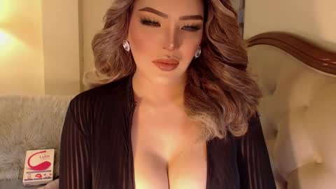 Snapshot of hotgoddesselectrax chatting on 10/05/25, 02:43 Miss ELY online show from 10/05/25, 02:43