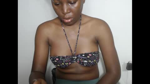 hotjessie0 online show from 01/05/25, 04:58