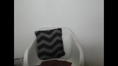 hotjessie0 online show from 01/10/25, 07:14