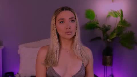 Snapshot of hotjessxx chatting on 11/24/25, 03:50 Maria online show from 11/24/25, 03:50