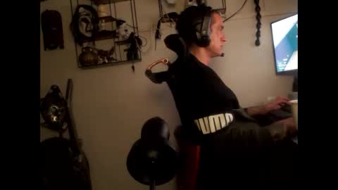 Snapshot of hotkinkytat chatting on 03/12/25, 12:42 hotkinkytat online show from 03/12/25, 12:42