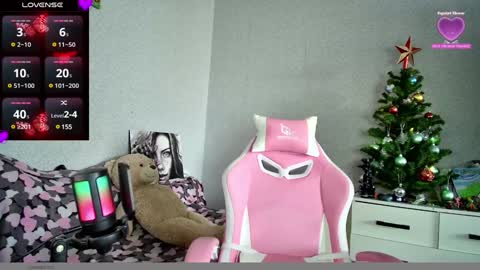 Snapshot of hotkleoo chatting on 12/25/24, 07:35 MistressM online show from 12/25/24, 07:35