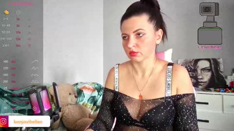 Snapshot of hotkleoo chatting on 03/03/25, 10:38 MistressM online show from 03/03/25, 10:38