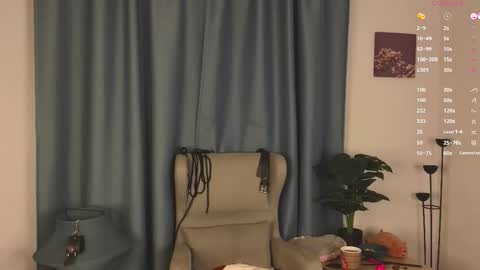 Snapshot of hotlaracroft chatting on 10/08/25, 05:43 Allison online show from 10/08/25, 05:43