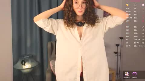 Snapshot of hotlaracroft chatting on 10/22/25, 06:40 Allison online show from 10/22/25, 06:40