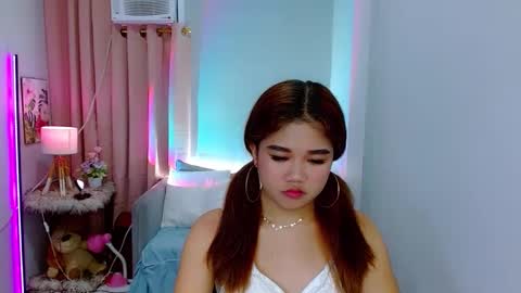 Snapshot of hotlayla_ chatting on 12/07/24, 02:02 Layla online show from 12/07/24, 02:02