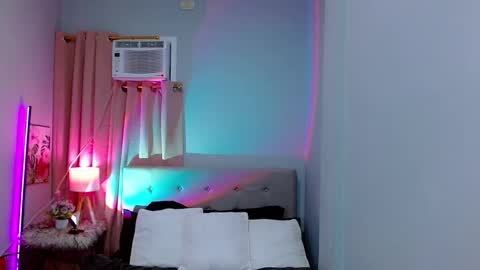 Snapshot of hotlayla_ chatting on 12/15/24, 08:08 Layla online show from 12/15/24, 08:08