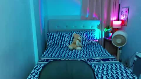 Snapshot of hotlayla_ chatting on 02/16/25, 03:59 Layla online show from 02/16/25, 03:59