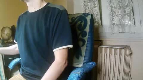 Snapshot of hotleopold chatting on 11/15/25, 11:32 hotleopold online show from 11/15/25, 11:32