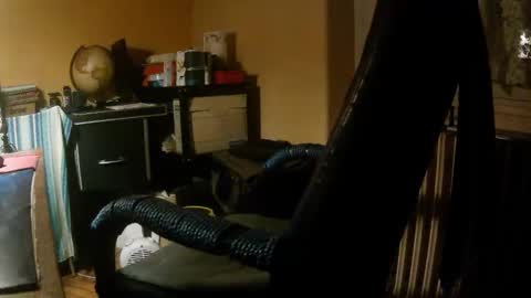 Snapshot of hotleopold chatting on 12/14/25, 10:14 hotleopold online show from 12/14/25, 10:14