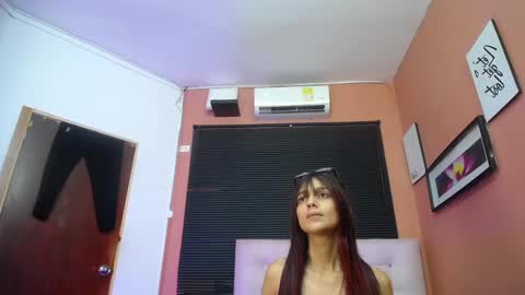 Snapshot of hotlittlechill chatting on 02/15/25, 05:28 hotlittlechill online show from 02/15/25, 05:28