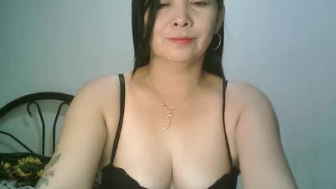 Snapshot of hotmamajen4u chatting on 01/10/26, 12:23 hotmamajen4u online show from 01/10/26, 12:23