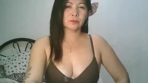Snapshot of hotmamajen4u chatting on 02/23/26, 02:03 hotmamajen4u online show from 02/23/26, 02:03