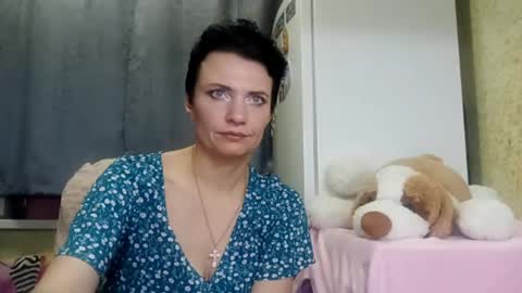 Snapshot of hotmamaqueen234 chatting on 03/17/26, 01:32 hotmamaqueen234 online show from 03/17/26, 01:32