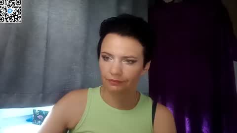 Snapshot of hotmamaqueen234 chatting on 06/12/26, 12:26 hotmamaqueen234 online show from 06/12/26, 12:26