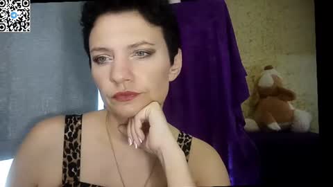 hotmamaqueen234 online show from 06/15/26, 07:21