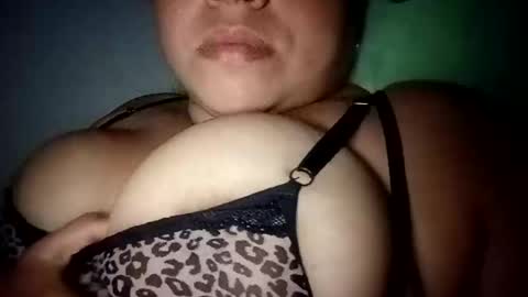 Snapshot of hotmaturelatin chatting on 03/11/25, 03:59 JADE online show from 03/11/25, 03:59