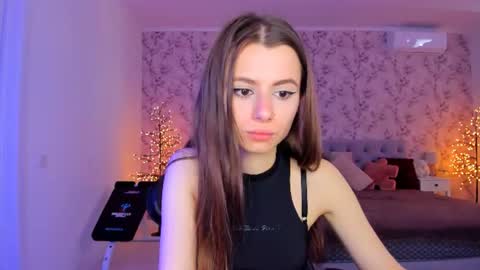hotmolly_ online show from 06/11/26, 10:02