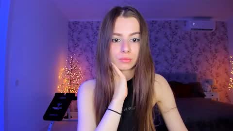 hotmolly_ online show from 07/04/26, 06:47